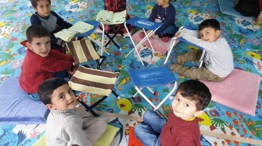 Minik &Ouml;ğrenciler Kur&rsquo;an-ı Kerim&rsquo;e Ge&ccedil;iş Heyecanı Yaşadı