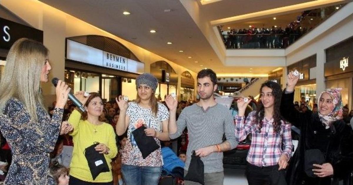 &Uuml;nl&uuml; Manken &Ccedil;ağla Şikel Erzurum&rsquo;da