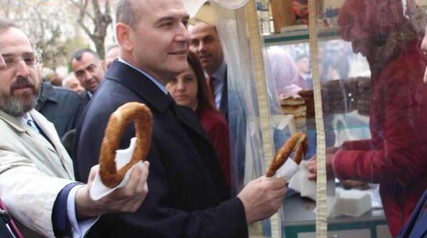 Bakan Soylu Tekirdağ&rsquo;da Simit Dağıttı