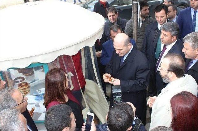 Bakan Soylu Tekirdağ’da Simit Dağıttı