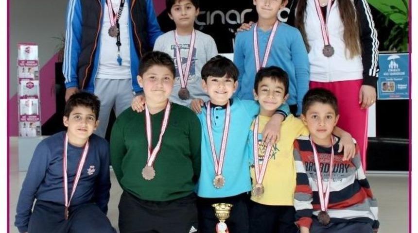 &Ccedil;ınar Koleji Hentbol Takımı 3. Oldu