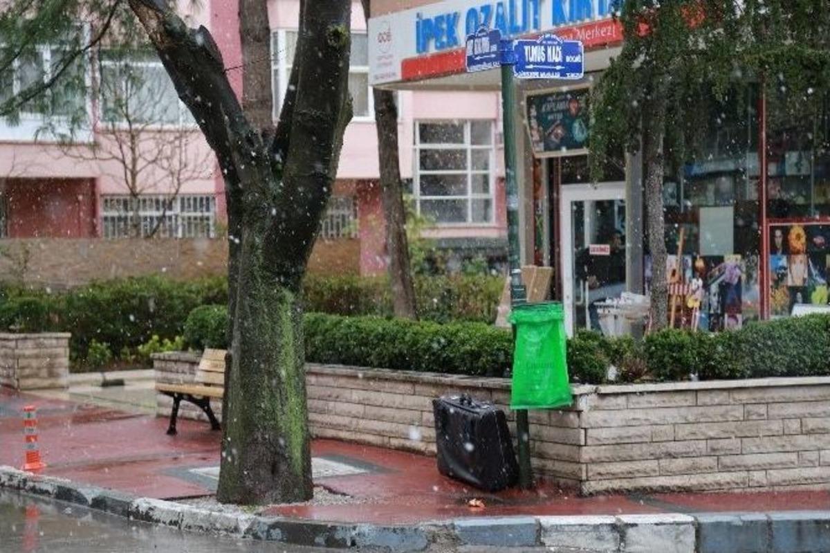 Ankara&rsquo;da Ş&uuml;pheli Bavul Polisi Alarma Ge&ccedil;irdi