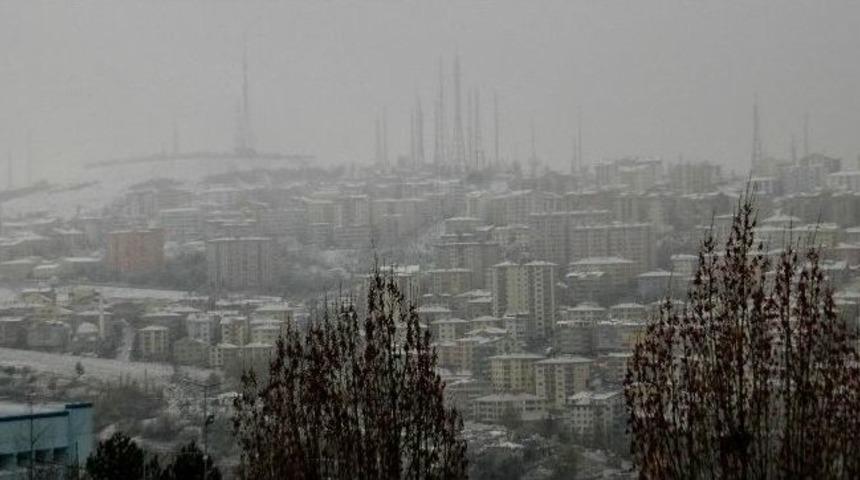 Başkent Mart Ayında Beyaza B&uuml;r&uuml;nd&uuml;