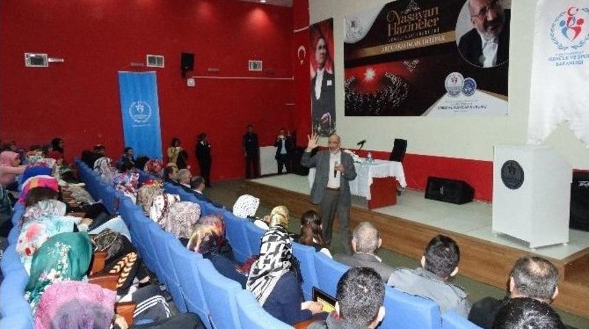 Dilipak, &Uuml;niversite &Ouml;ğrencileriyle Sohbet Etti