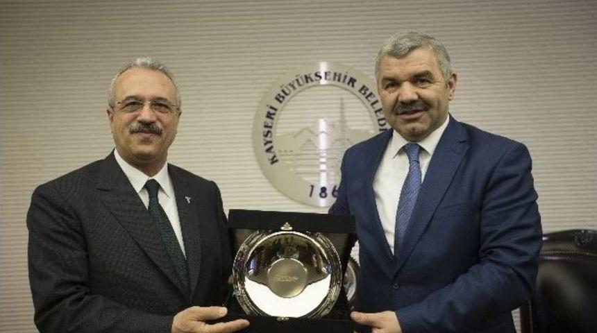 &ldquo;kayseri&rsquo;yi &Ouml;vg&uuml;yle İzliyoruz&rdquo;
