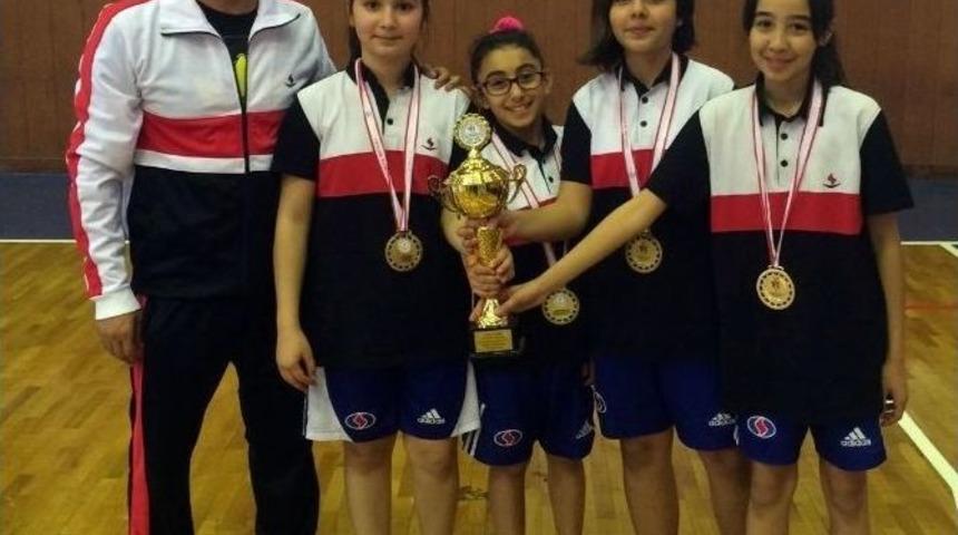 &Ouml;zel Sanko Okulları K&uuml;&ccedil;&uuml;k Kızlar Masa Tenisi Takımı İl Birincisi, K&uuml;&ccedil;&uuml;k Erkekler Masa Tenisi Takımı İl İkincisi Oldu