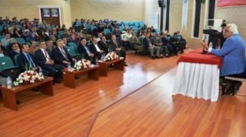 Tarihçi Yavuz Bahadıroğlu Erzincan’da Gençlik Söyleşilerine Katıldı