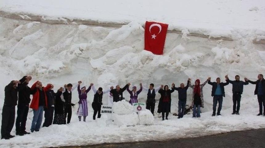 Sevgi Ve Barış İ&ccedil;in El Ele Verip Rekor Kıracaklar