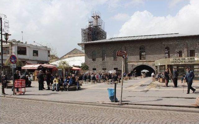 Sur&rsquo;da Sokağa &Ccedil;ıkma Yasağı 119&rsquo;uncu G&uuml;n&uuml;nde 1