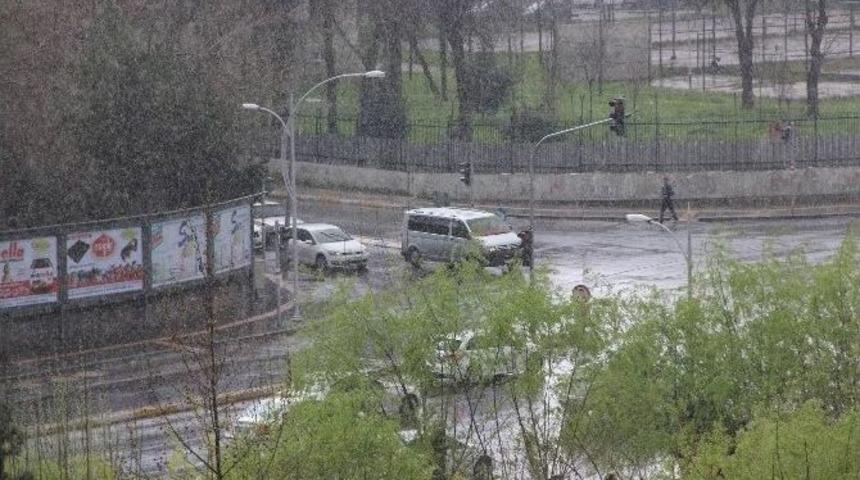 Diyarbakır&rsquo;da Sağanak Yağış