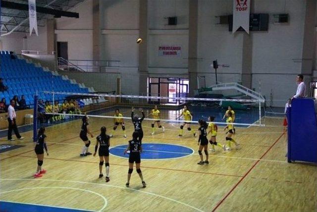 Gençler Voleybol Yarı Finalleri Başladı