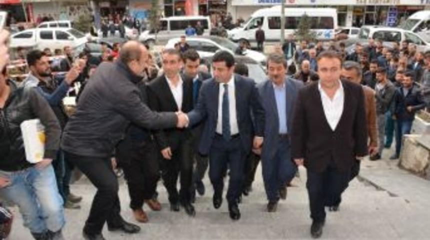 Demirtaş Hakkari&rsquo;de