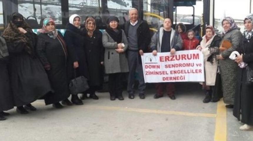 Down Sendromlu &Ccedil;ocuklar, Kayak Merkezini Gezdi