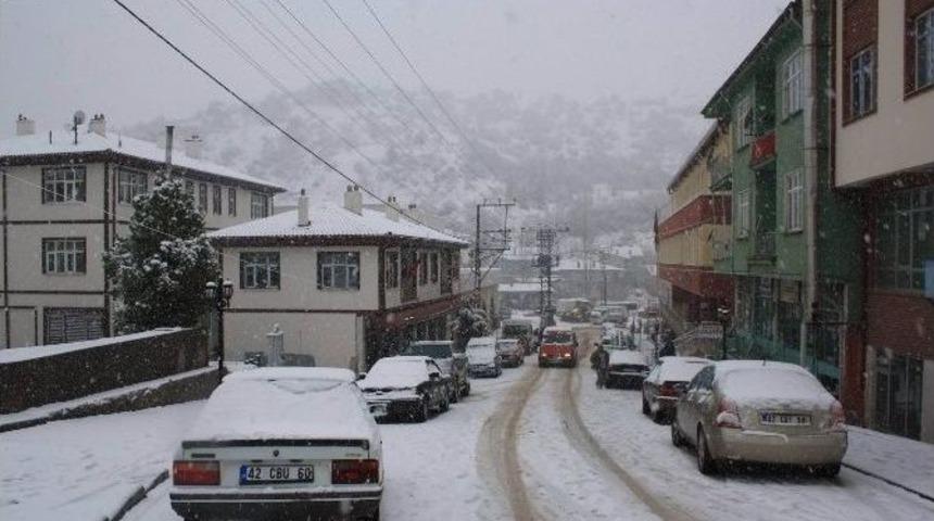 Kar Yağışı Derbent&rsquo;i Beyaza B&uuml;r&uuml;d&uuml;
