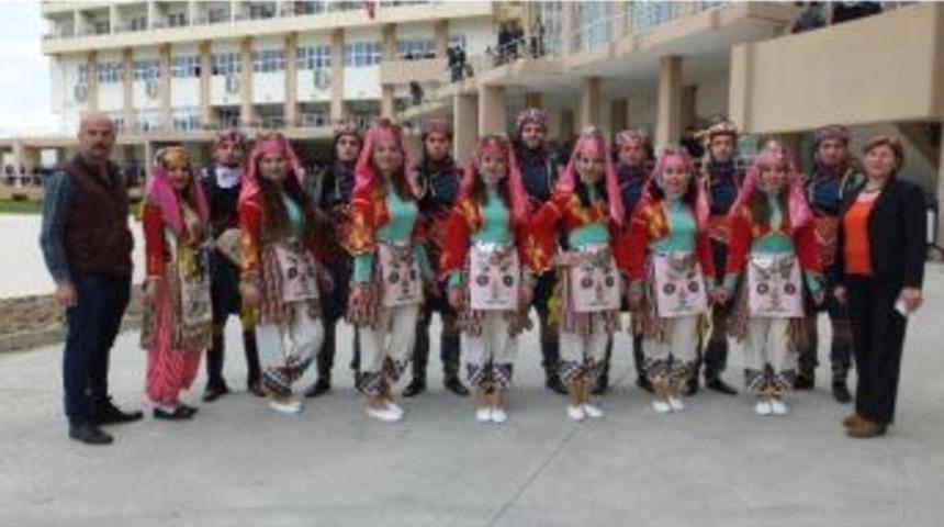 Burhaniye&rsquo;de &Uuml;niversiteli Oyuncular İlgi G&ouml;rd&uuml;