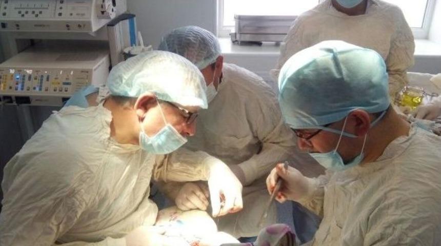 &Ccedil;ocuk Cerrahisi Profes&ouml;rleri Ahmet Yesevi &Uuml;niversitesi&rsquo;nde