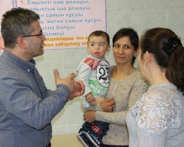 &Ccedil;ocuk Cerrahisi Profes&ouml;rleri Ahmet Yesevi &Uuml;niversitesi&rsquo;nde 1