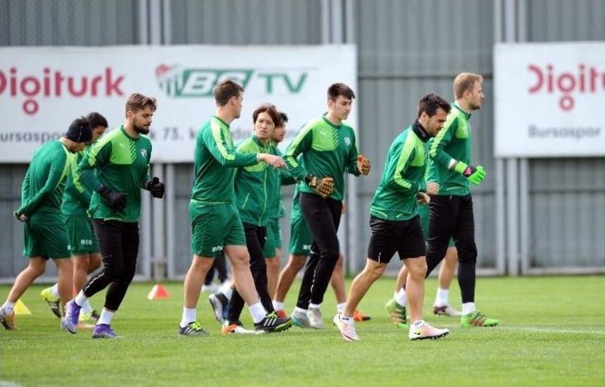 Bursaspor&rsquo;da Sutter Takımdan Ayrı &Ccedil;alıştı