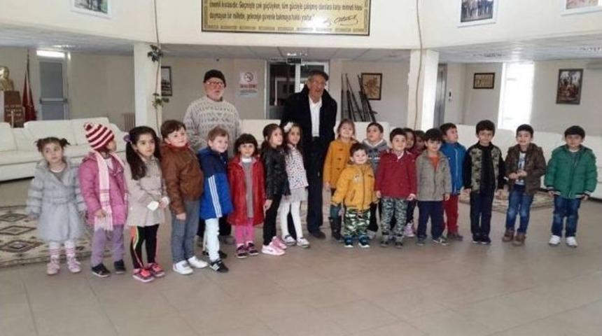Sorgunlu Minik &Ouml;ğrenciler Alparslan T&uuml;rkeş Huzurevini Ziyaret