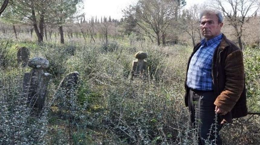 Tarihi Osmanlı Mezar Taşları &Ccedil;alınıyor