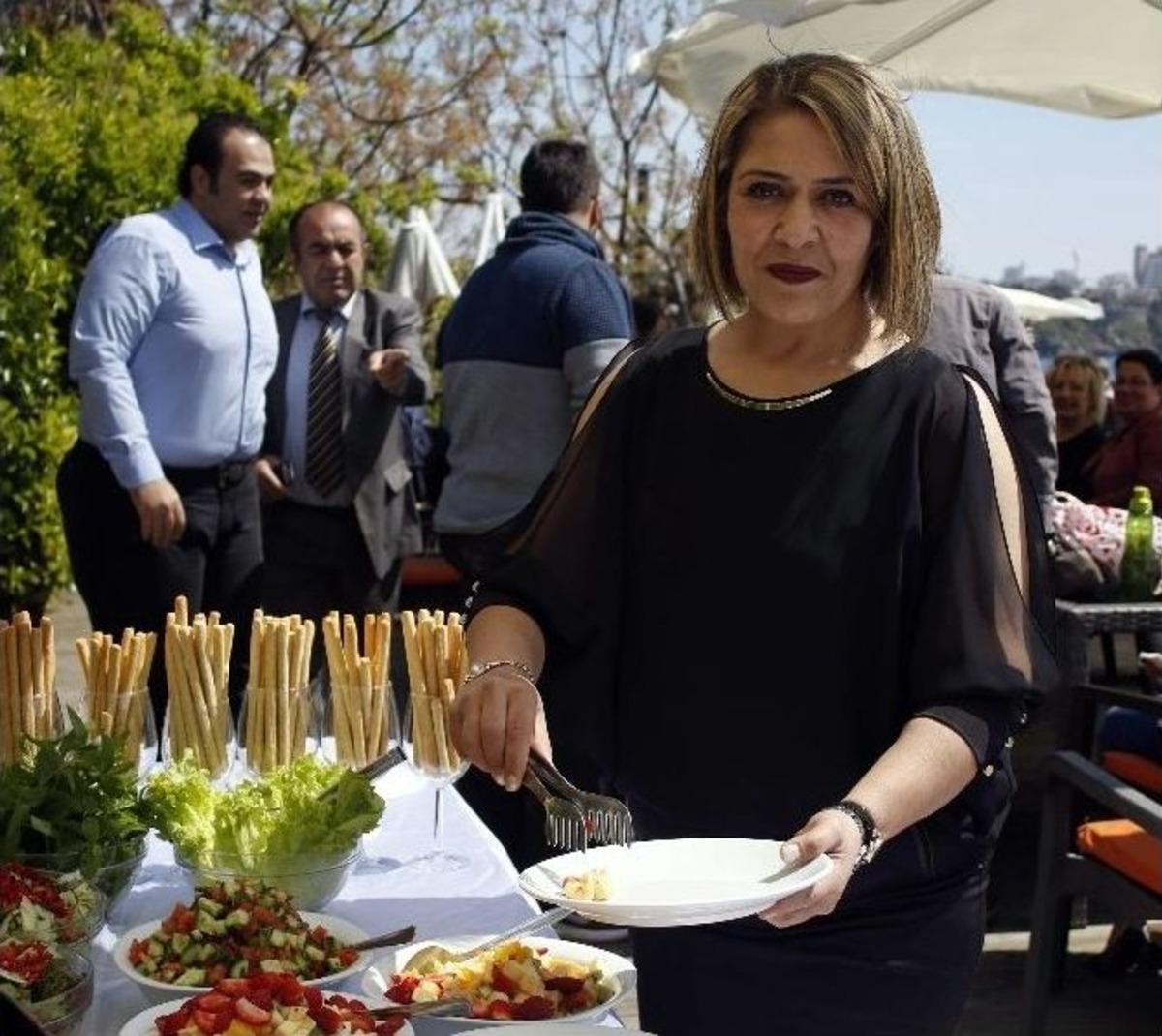 &Ouml;l&uuml;m&uuml; D&uuml;ş&uuml;nen Anne 1 Yılda 84 Kilo Verdi