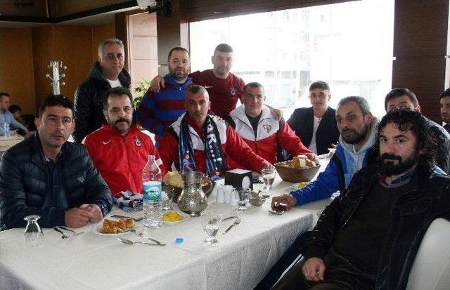 Trabzonspor Ve Samsunspor Taraftarları Bir Araya Geldi