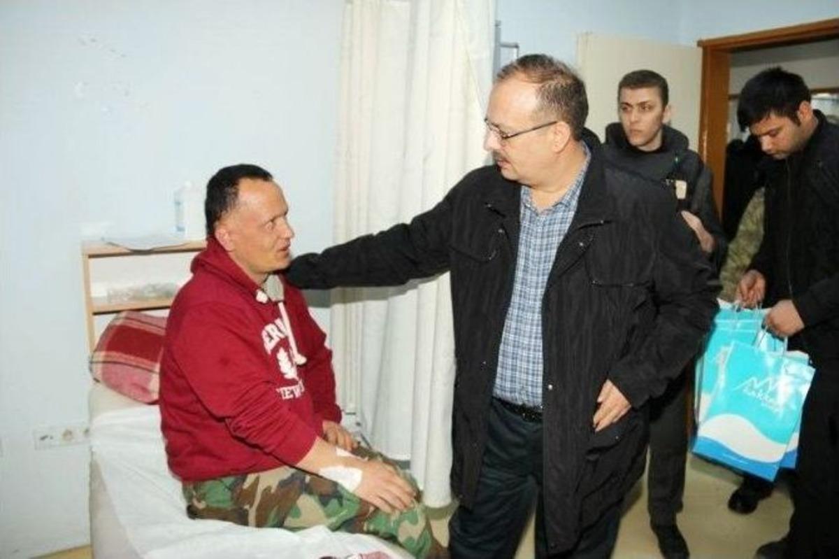 Hakkari Valisi Canbolat&rsquo;tan Yaralı Asker Ve Polise Ziyaret