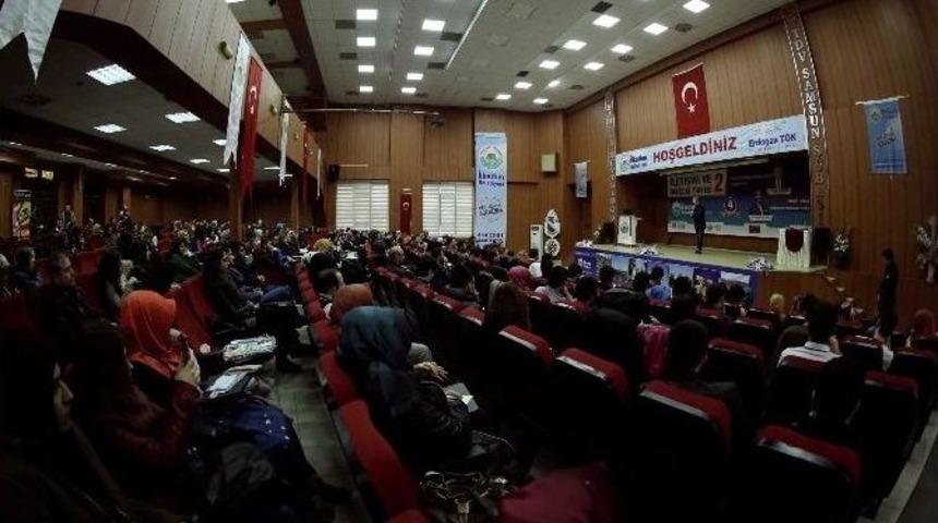 İlkadım&rsquo;da, &rsquo;iletişim Zirvesi&rsquo;ne Gen&ccedil;lerden Yoğun İlgi