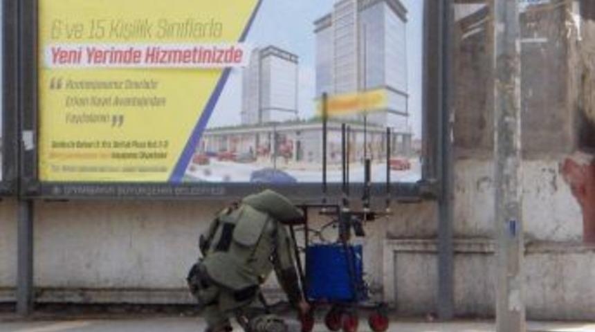 Emniyetin &Ouml;n&uuml;ndeki Ş&uuml;pheli Paket Polisi Alarma Ge&ccedil;irdi