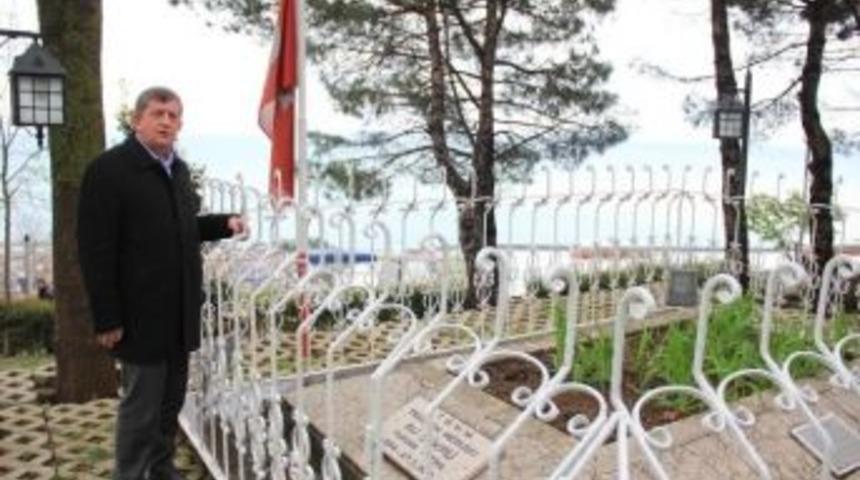 Ali Ş&uuml;kr&uuml; Bey Kabri Başında Dualarla Anıldı