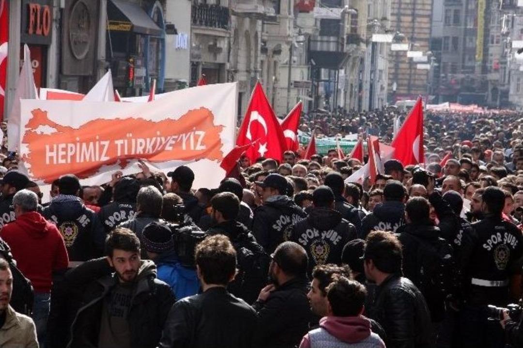 Taraftar Gruplarından Ter&ouml;re Lanet Y&uuml;r&uuml;y&uuml;ş&uuml;