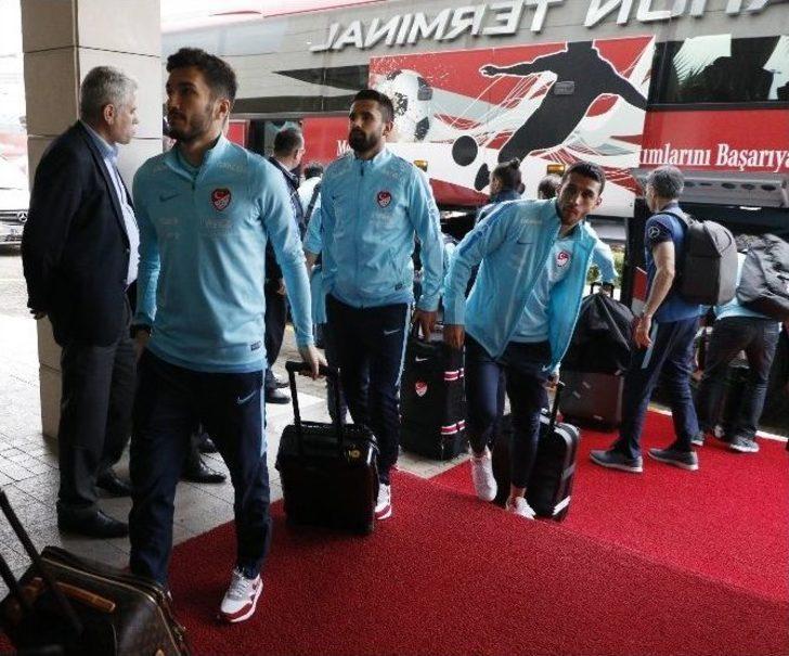 A Milli Takım’ı Avusturya’ya 1 Kişi Uğurladı G1