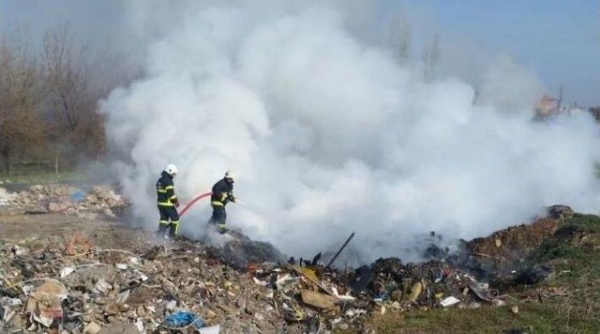 Çöplük Yangını Mahalleliyi Çileden Çıkardı