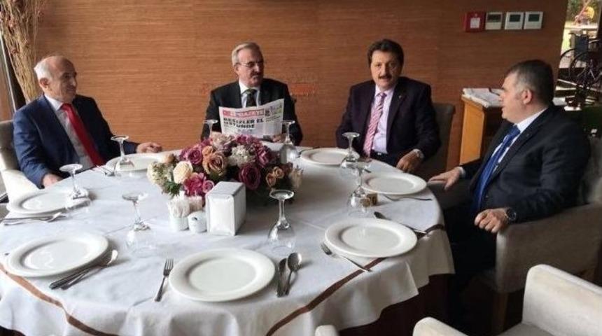 Bursa Ve Bayburt Valisi Yemekte Bir Araya Geldi
