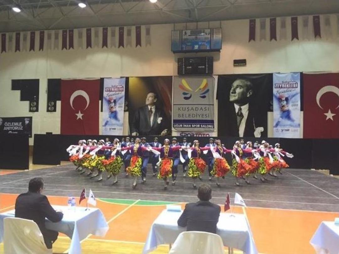 T&uuml;rkiye&rsquo;nin Zeybekleri Kuşadası&rsquo;nda Buluştu