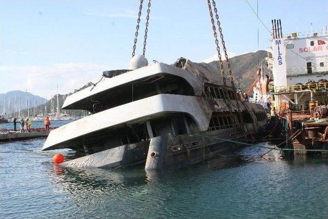 &Uuml;nal Aysal&rsquo;ın Yanarak Batan Yatı Denizden &Ccedil;ıkarıldı 1