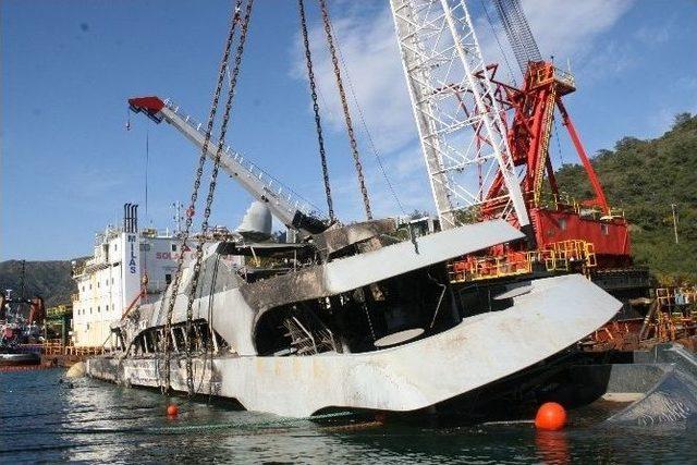 &Uuml;nal Aysal&rsquo;ın Yanarak Batan Yatı Denizden &Ccedil;ıkarıldı 3