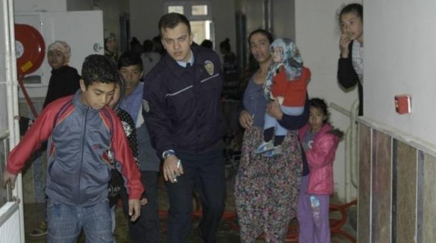 Evde &Ccedil;ıkan Yangın Romanlar&rsquo;ı Sokağa D&ouml;kt&uuml;