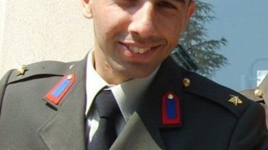 Mersinli Şehit Y&uuml;zbaşının Evine Ateş D&uuml;şt&uuml;