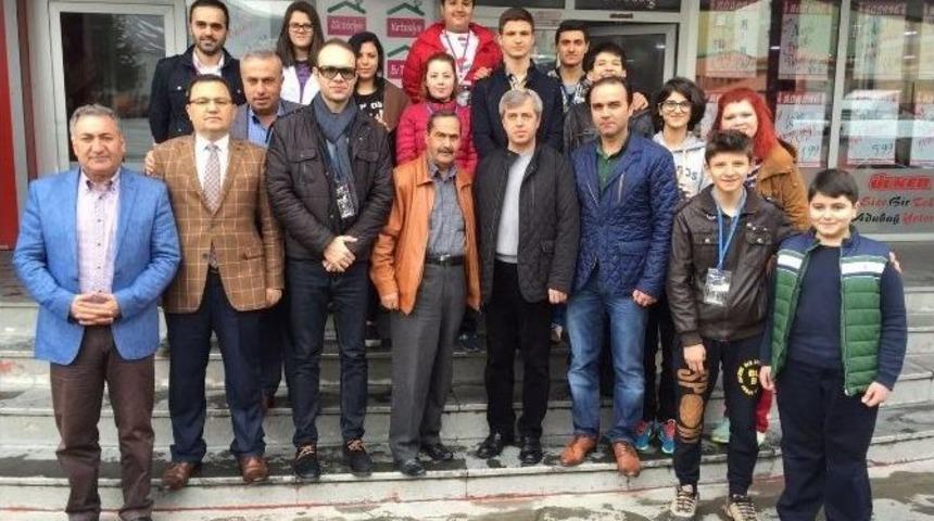 Vali &Ccedil;ınar Ve Kaymakam Erkan Tiyatro Ekibiyle Bir Araya Geldi