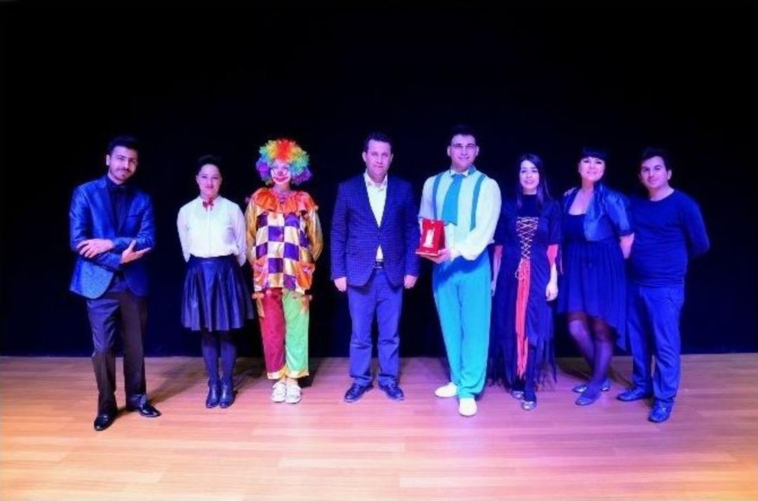 Carmen Sirki &Ccedil;ocukları Eğlendirdi