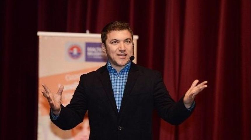 İsmail K&uuml;&ccedil;&uuml;kkaya &ldquo;korkma&rdquo;yı Maltepeliler İ&ccedil;in İmzaladı