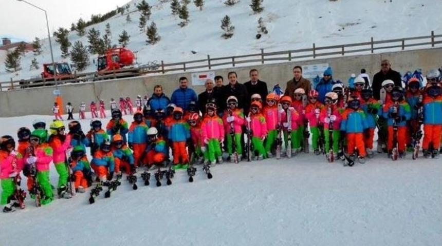 Paland&ouml;ken Belediyesi, Minik Kayak&ccedil;ılara Sertifika Verdi