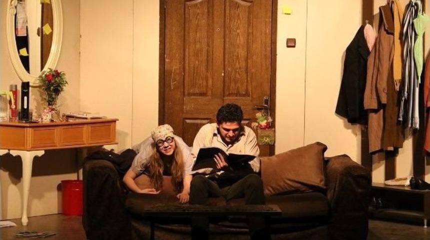 D&uuml;nya Tiyatrolar G&uuml;n&uuml; Kadavra Oyunu İle Kutlandı