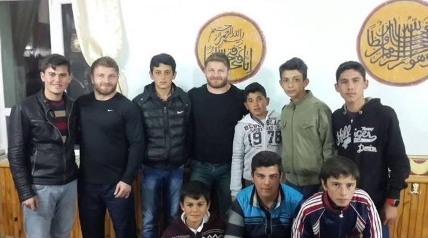 Başpehlivan Balaban, Gen&ccedil;lerle Buluştu