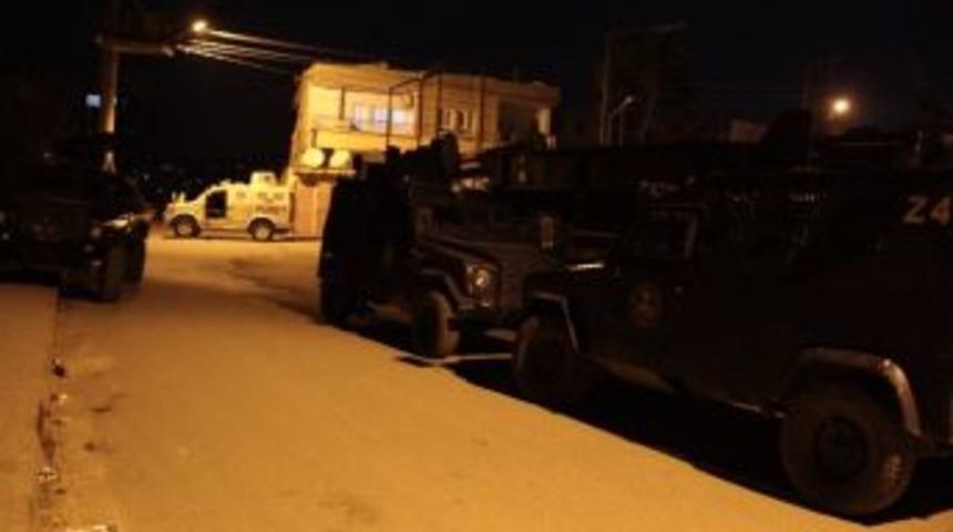 Ter&ouml;ristler Markete Saldırdı