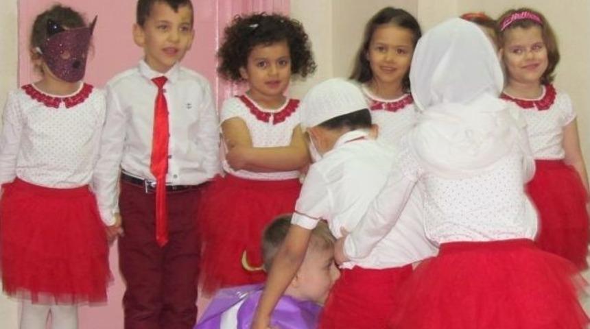 Anasınıfı &Ouml;ğrencilerinden Yaşlılar Haftası Etkinliği