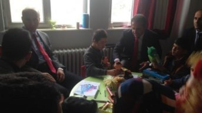 Kulp Kaymakamı D&uuml;lgeroğlu&rsquo;nun Okul Ziyaretleri Devam Ediyor