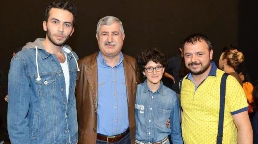 Suriyeli &Ouml;ğrenci Tiyatro Oyununda Rol Aldı