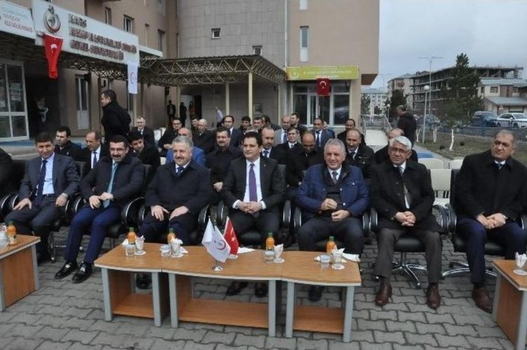 Kars&rsquo;a Sağlık Bakanlığı&rsquo;nca G&ouml;nderilen Ambulanslar Dualarla Hizmete Sokuldu